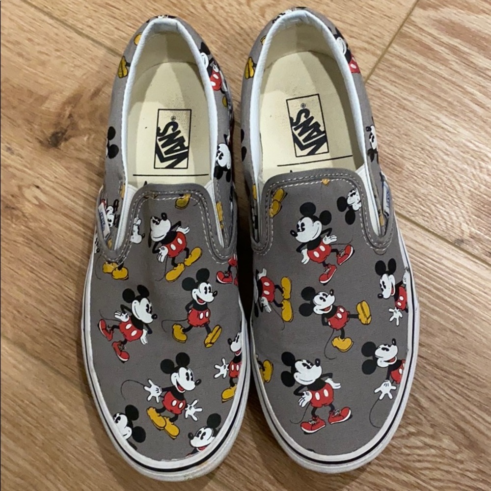 Vans Mickey Mouse classic slip on sneaker